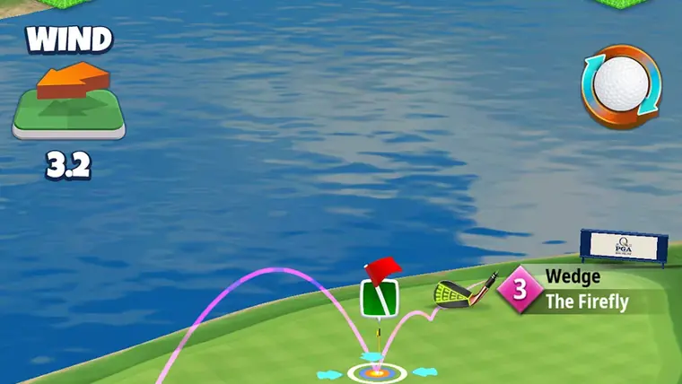 Tacada em Golf Clash com a trajetória da bola sobre o lago e a indicação de vento.
