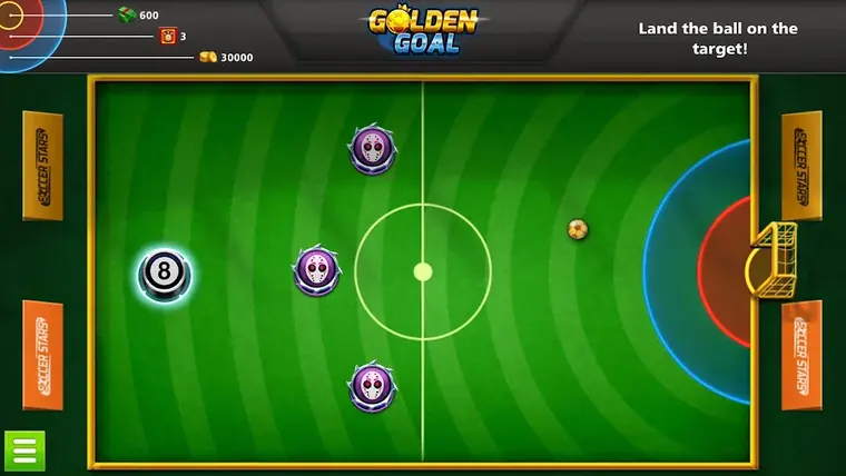 Mesa de futebol vista de cima em Soccer Stars, com as peças das duas equipas em campo.
